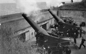 29 cm. haubits firing at the Flakfort